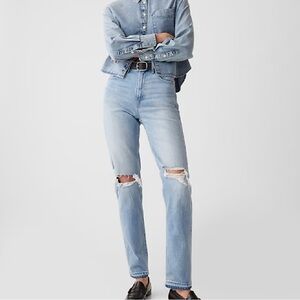 GAP High Rise Cheeky Straight Jeans
Color: Medium Vintage Destroy
Size: 2P